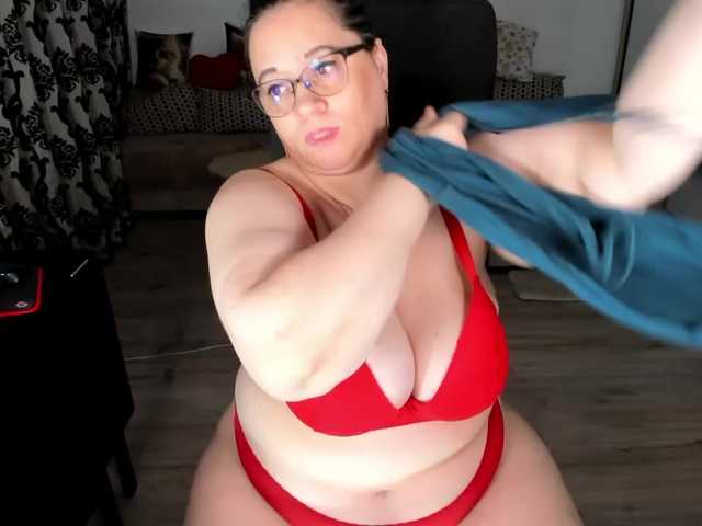 Charlotte4u live cam on BongaCams