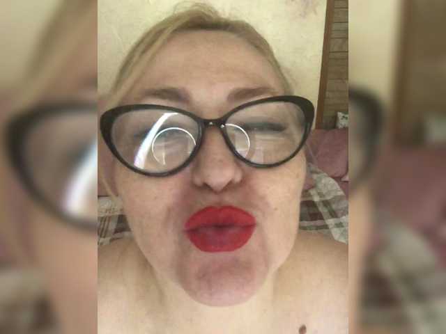 LuxuryMommy live cam preview
