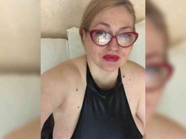 luxuriousGoddess webcam