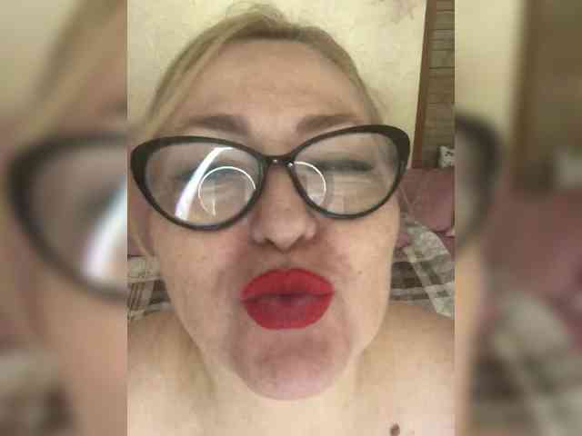 LuxuryMommy webcam