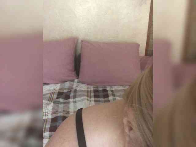 LuxuryMommy webcam