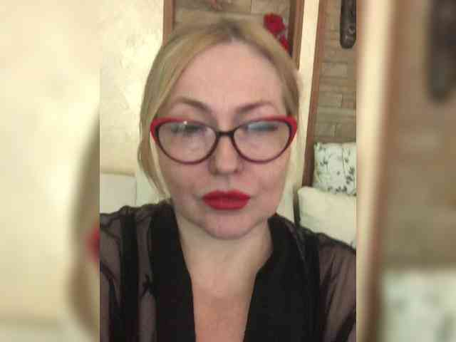 luxuriousGoddess webcam