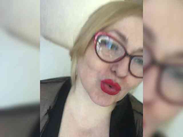 luxuriousGoddess webcam