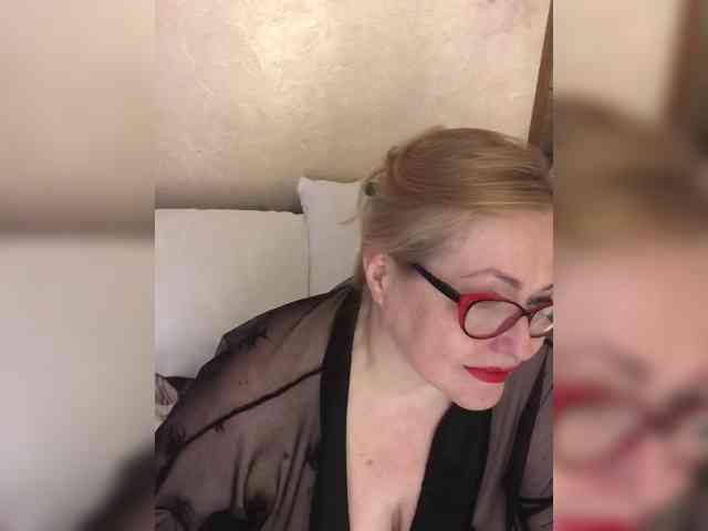 luxuriousGoddess webcam