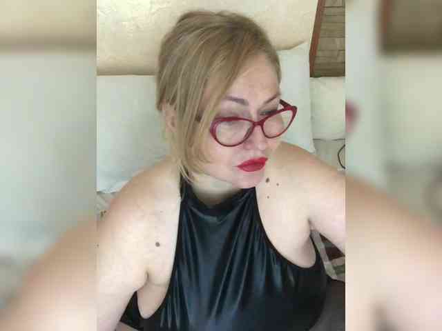 luxuriousGoddess webcam