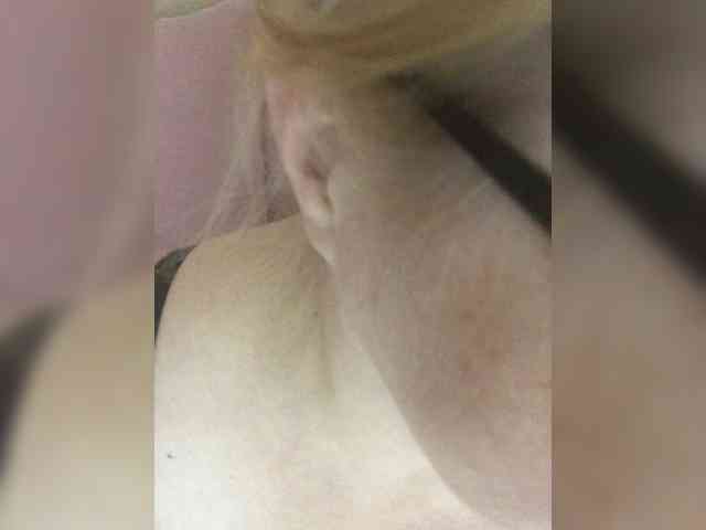 LuxuryMommy webcam