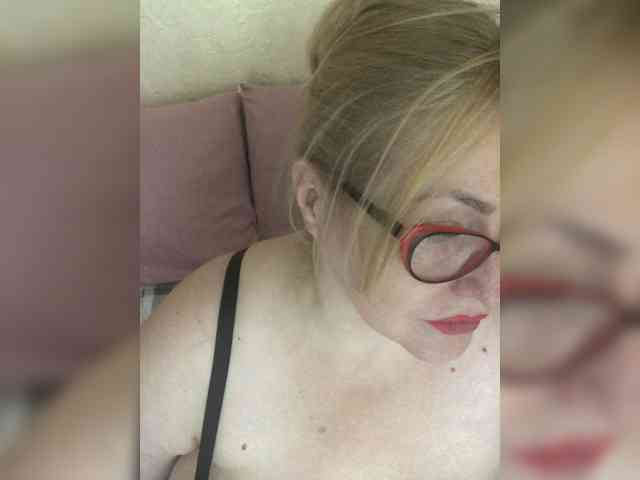 LuxuryMommy webcam