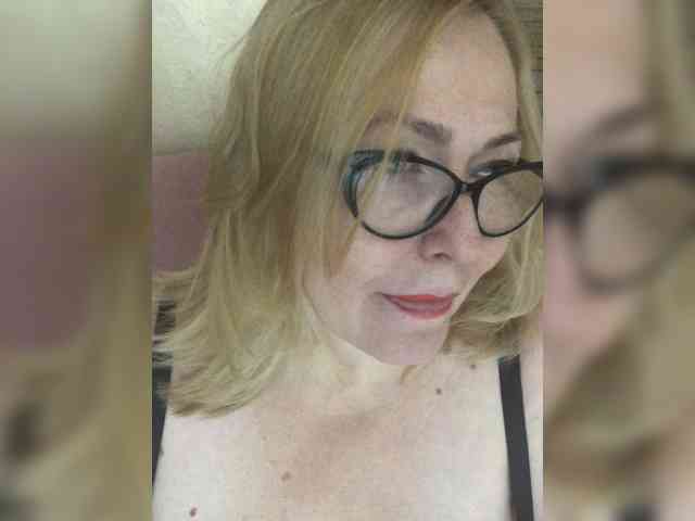 LuxuryMommy webcam