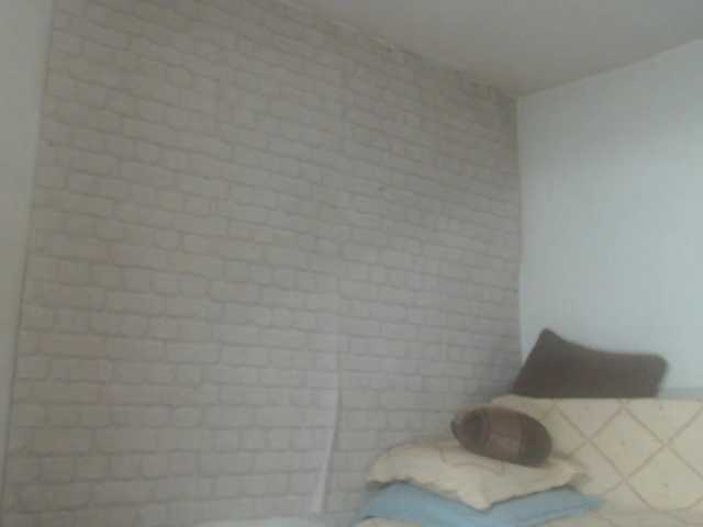 emmasquirt69 live cam on BongaCams