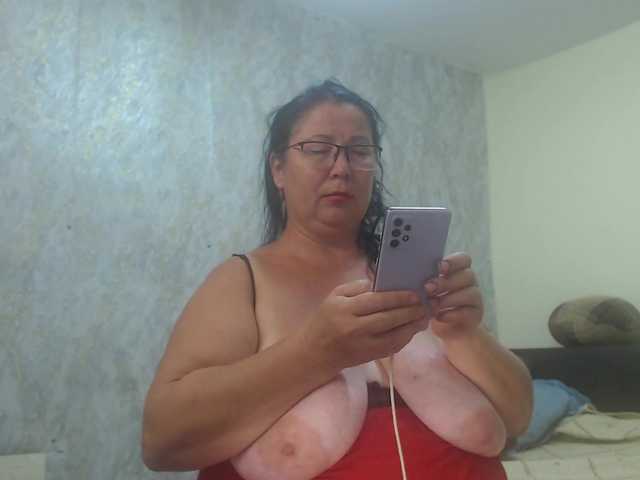 emmasquirt69 live cam on BongaCams