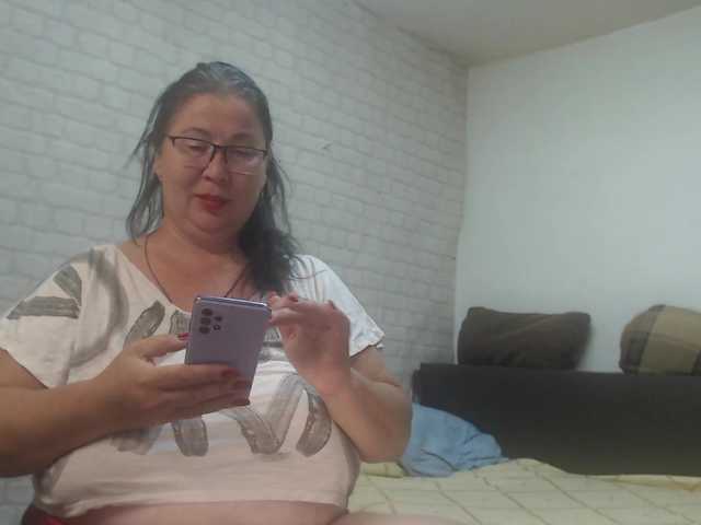 emmasquirt69 live cam on BongaCams