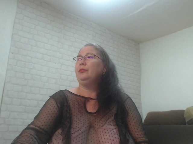 emmasquirt69 live sex show