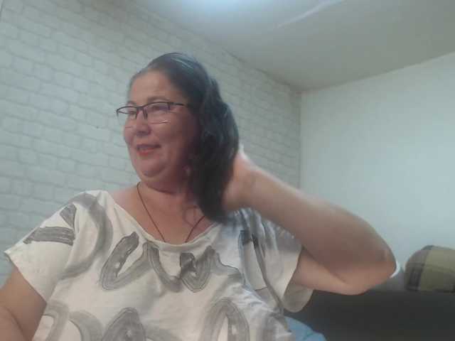 emmasquirt69 live cam on BongaCams