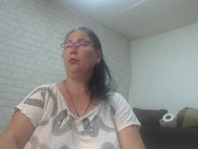 emmasquirt69 live cam on BongaCams