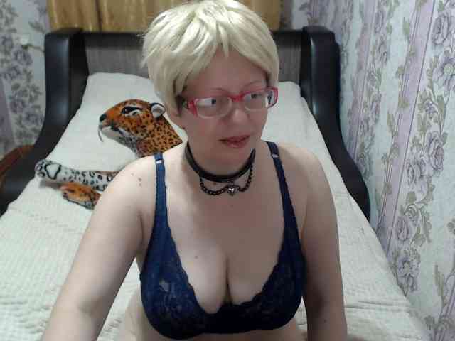 CrazzyBitch webcam