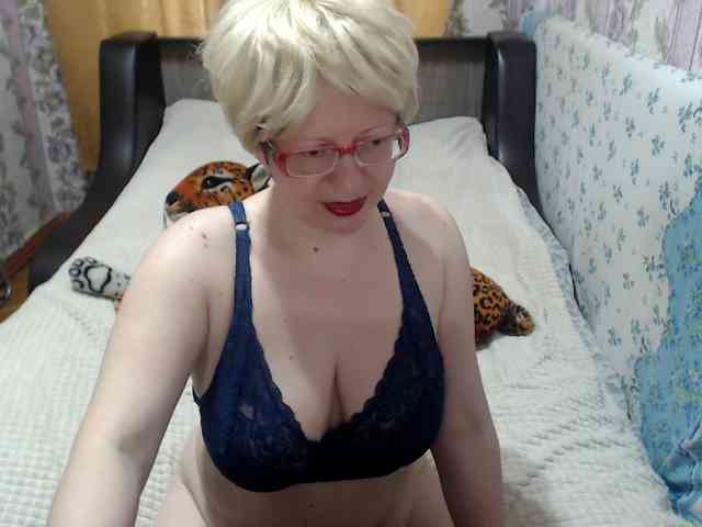 CrazzyBitch Live Webcam on BongaCams