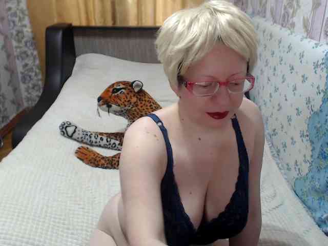 CrazzyBitch webcam