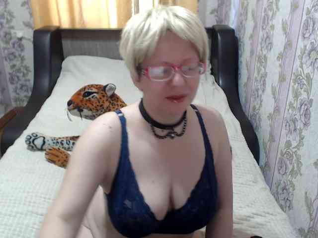 CrazzyBitch Sex Cam Show