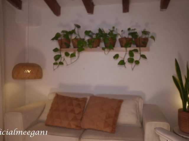 Meegan live cam on BongaCams