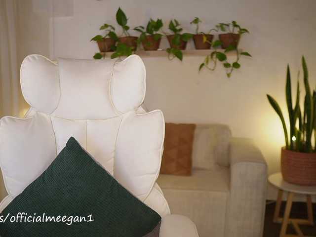 Meegan live cam preview