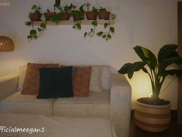 Meegan live cam on BongaCams