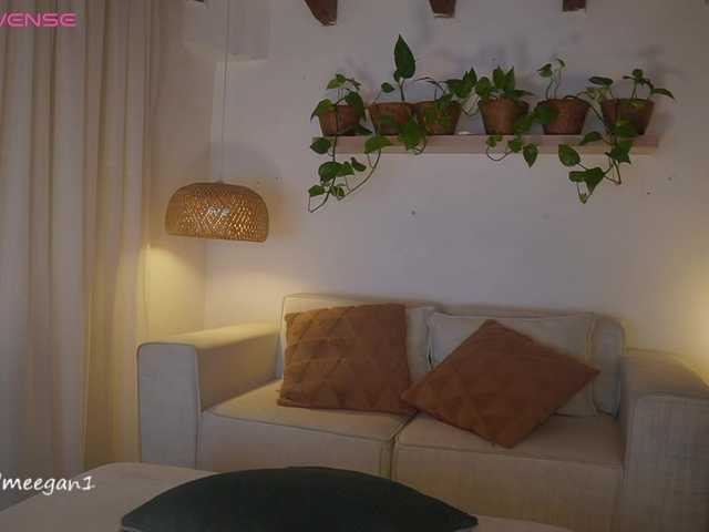 Meegan live cam preview