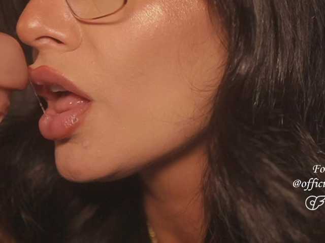 Meegan live cam on BongaCams