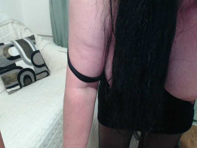 JullieMilf's BongaCams show and profile