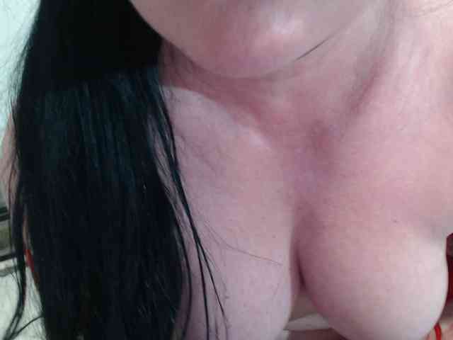 JullieMilf webcam
