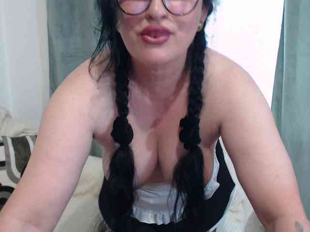 JullieMilf webcam
