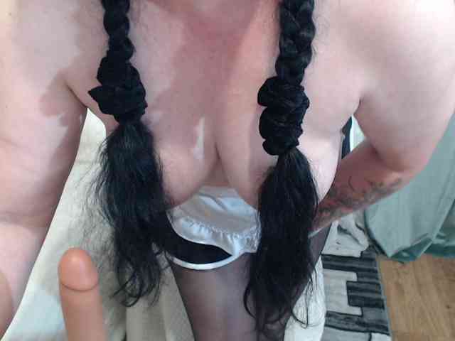 JullieMilf webcam
