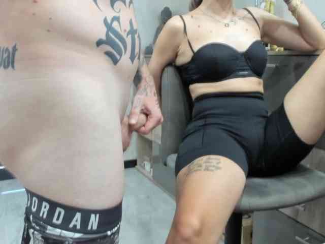 tattoo-couple's live room