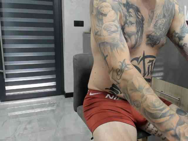 Modèle: tattoo-couple