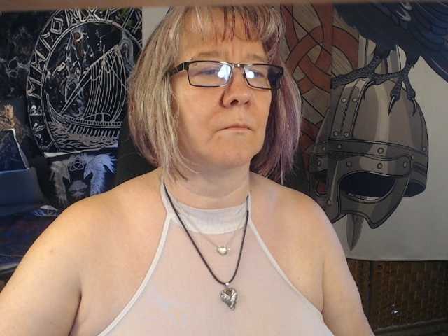 90dTitten live cam on BongaCams