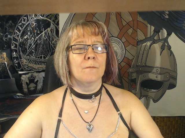 90dTitten live cam on BongaCams