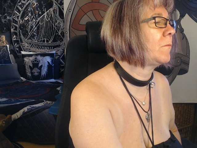 90dTitten live cam on BongaCams