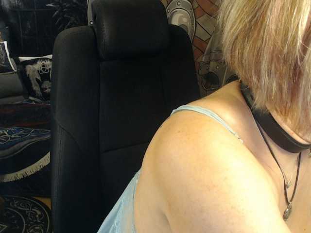 90dTitten live cam on BongaCams