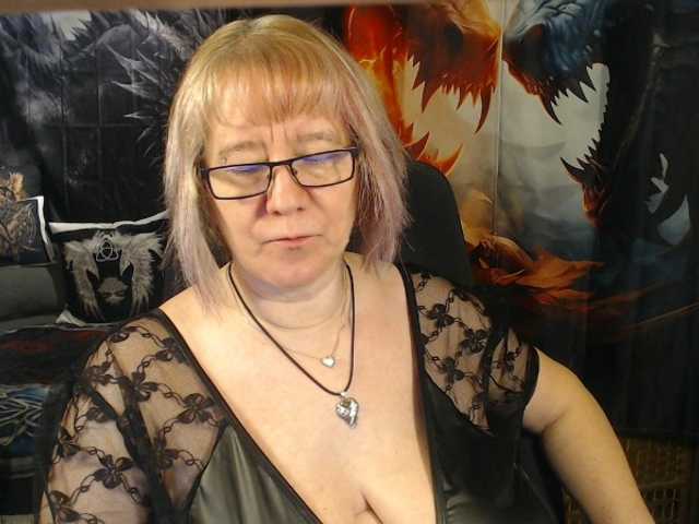 90dTitten live cam on BongaCams