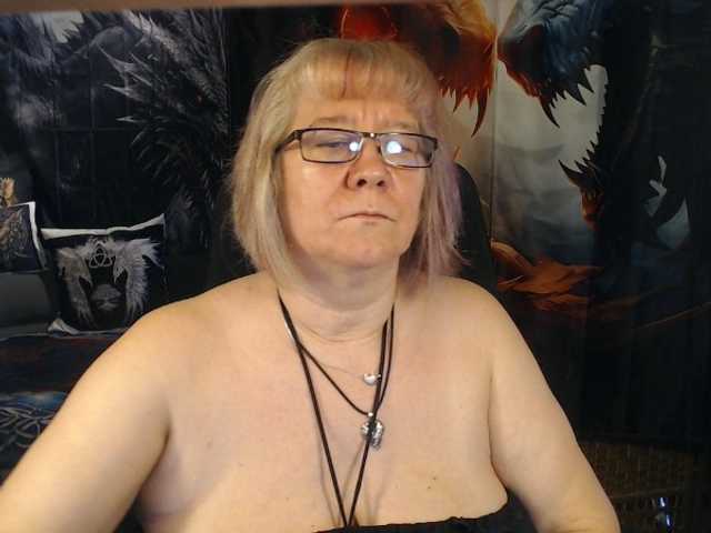 90dTitten live cam on BongaCams