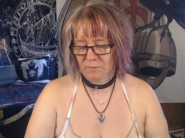 90dTitten live cam on BongaCams