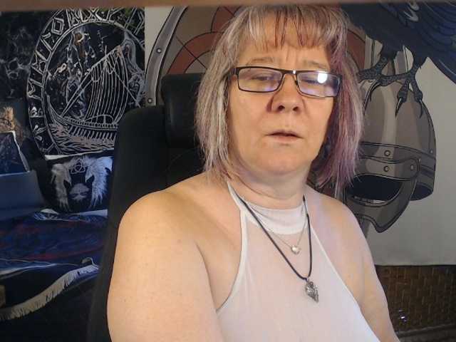 90dTitten live cam on BongaCams