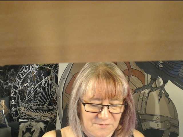 90dTitten live cam on BongaCams