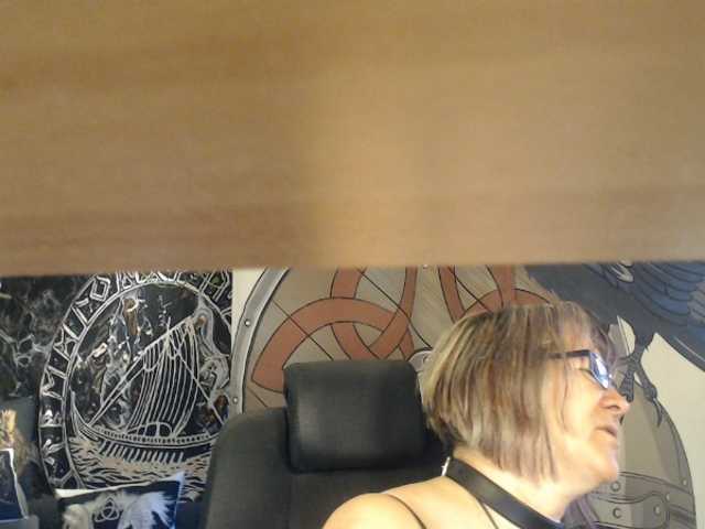 90dTitten live cam on BongaCams