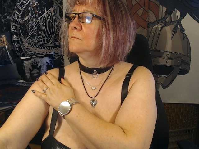 90dTitten live cam on BongaCams