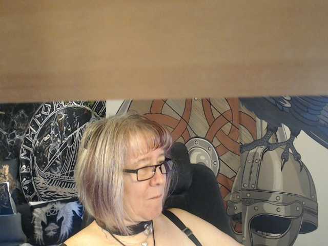 90dTitten live cam on BongaCams