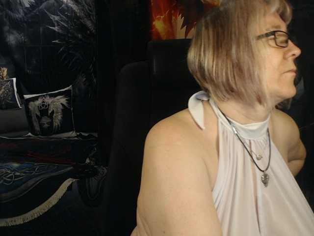 90dTitten live cam on BongaCams