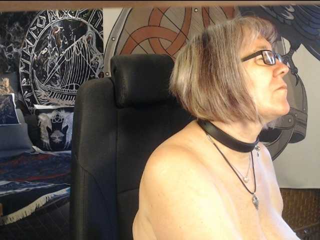 90dTitten live cam on BongaCams