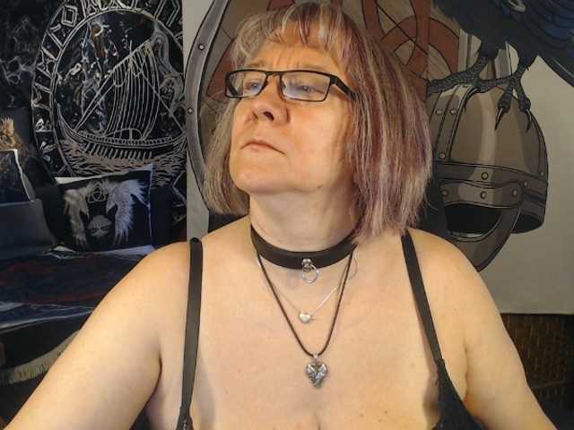 90dTitten live cam on BongaCams