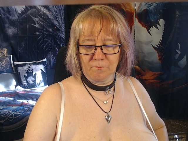 90dTitten live cam on BongaCams