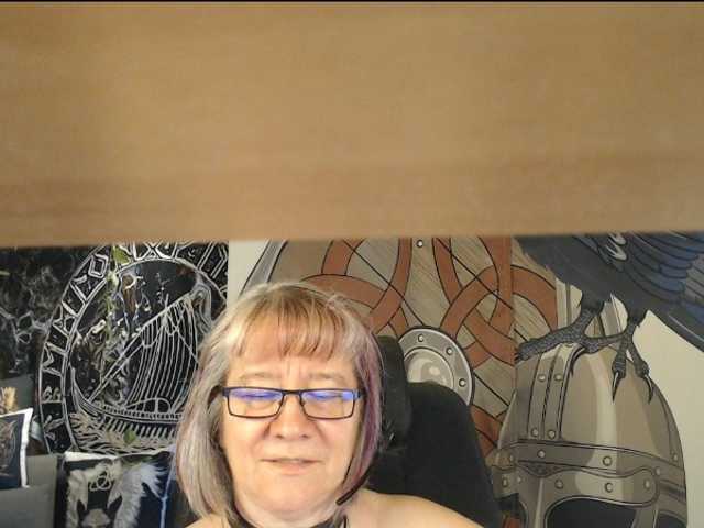 90dTitten live cam on BongaCams